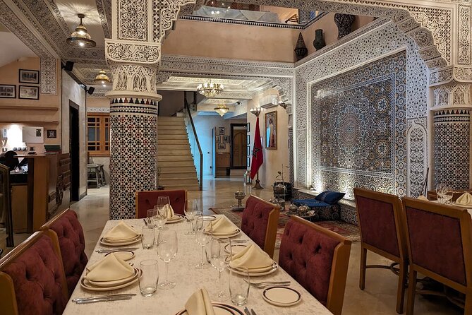 Casablanca Layover Tour with Round-Trip Airport Transfer - Old Medina wall area, shopping stops, and the Rick’s Cafe connection