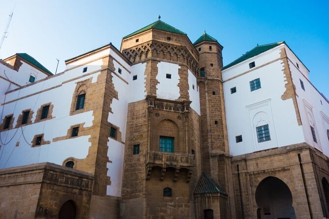 Casablanca Layover Tour with Round-Trip Airport Transfer - Mohammed V Square: the heart of Casablanca (pigeons included)