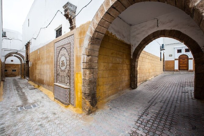 Casablanca Layover Tour with Round-Trip Airport Transfer - Quartier Habous and the Royal Palace area feel