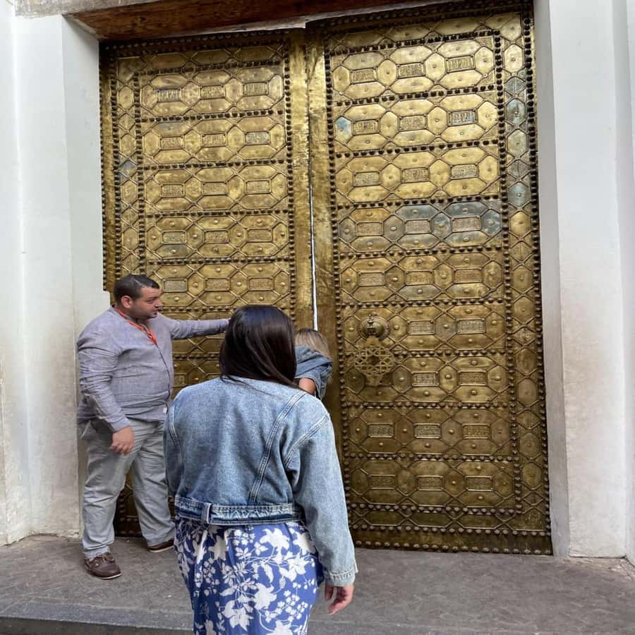Fes: Museum, Al Attarine Madrasa & Tannery and Medina Tour - Walking pace, photo stops, and the real-life logistics