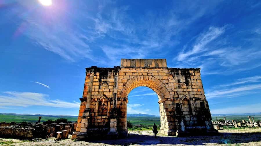 From Fes: Meknes Volubilis and Moulay Idriss Day Trip - Timing traps: Friday closures and the mosque access reality