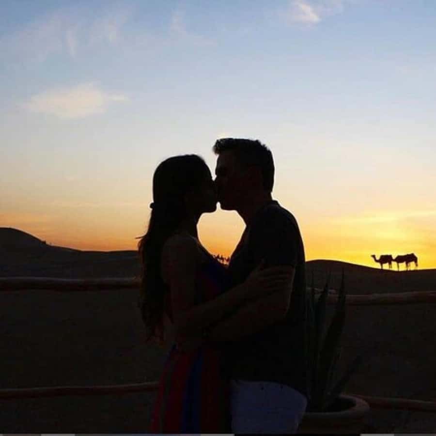 From Marrakech: Agafay Desert Sunset Dinner with Live Show - Dinner in the desert: Berber and Arabian flavors, vegetarian included