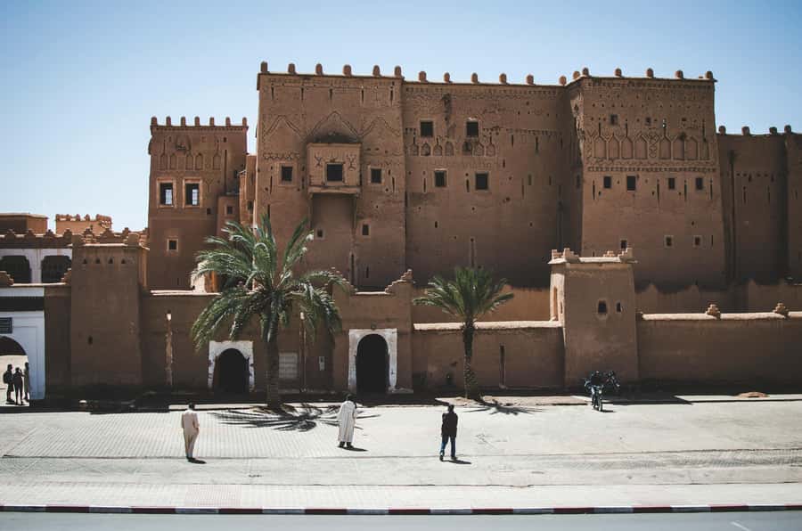 Marrakech: 3-Day Desert Trip to Merzouga with Luxury Camp - Luxury camp and overnight hotel reality check