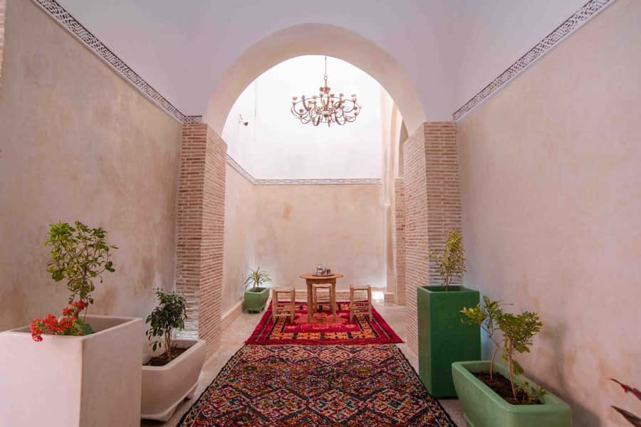 Marrakech: Authentic Moroccan Hammam Experience in Mouassine - Finding Hammam Mouassine in the Medina: Expect Old Streets and Tight Turns