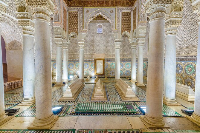 Marrakech: Bahia Palace, Saadian Tombs, Souk and Medina Tour - Bahia Palace: Peaceful Courtyards and Cedar Ceilings