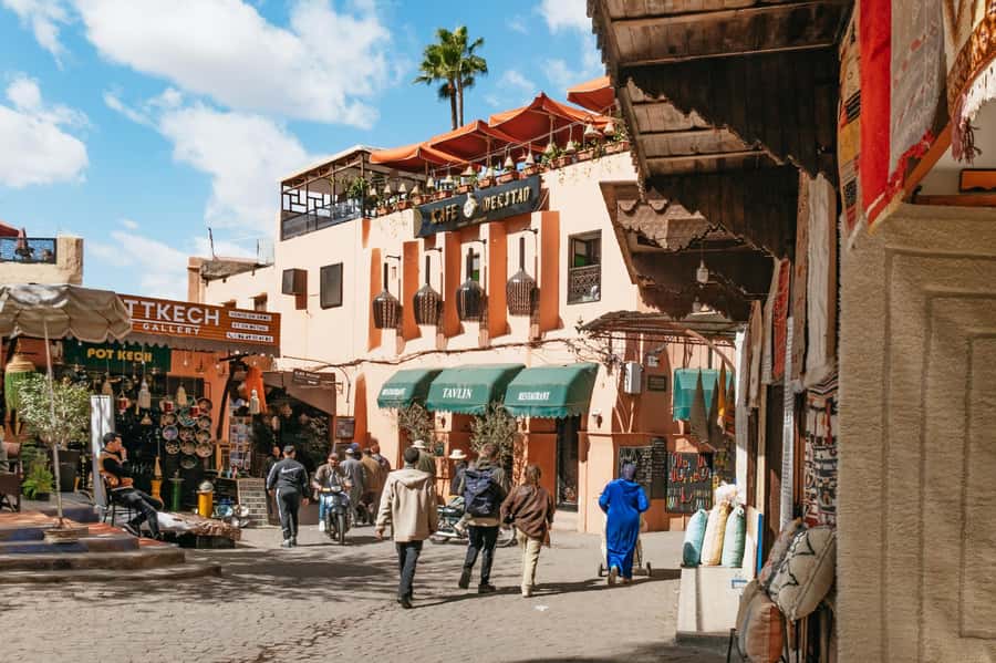 Marrakech: Colorful Medina Souks Guided Walking Tour - Souk Semmarine: your route through shopping lanes