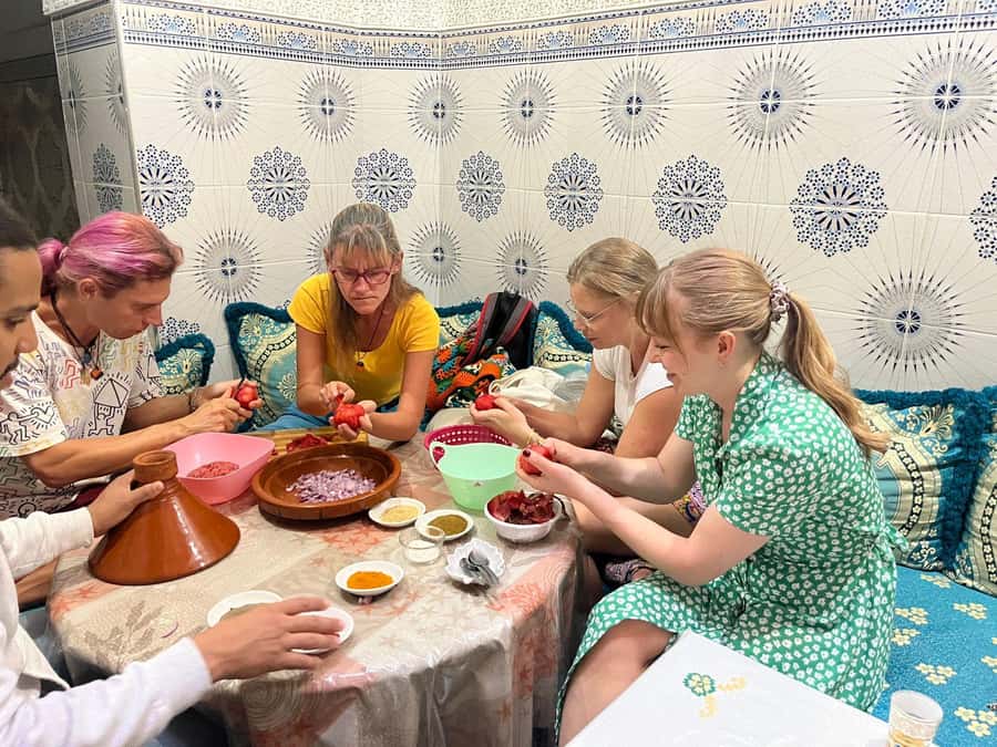 Marrakech: Moroccan Cuisine Cooking Class in Local Home - Spotting Your Guide and Finding the Meeting Point Fast