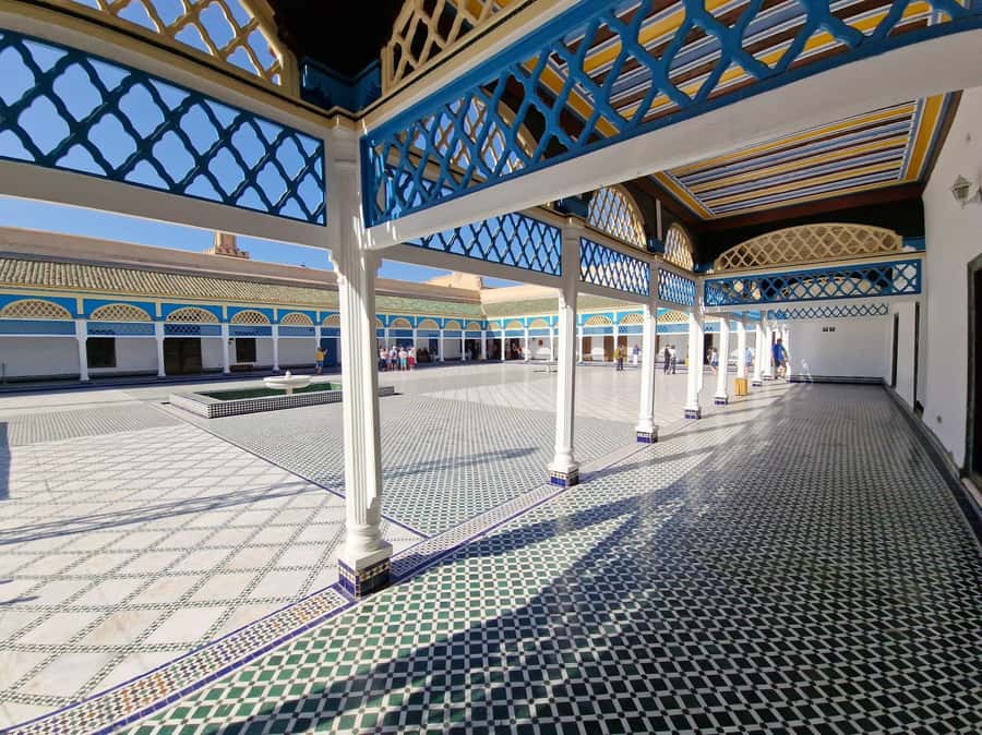 Marrakech: Saadian Tombs, Bahia Palace, Medina and Souk Tour - Where the tour starts: Cafe ARGANA and a Medina game plan