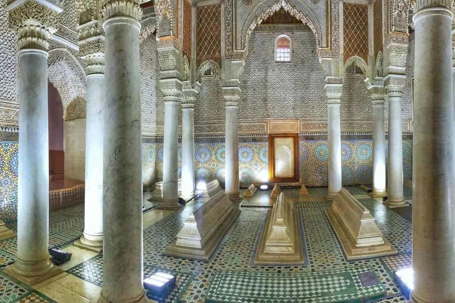 Marrakech: Saadian Tombs, Bahia Palace, Medina and Souk Tour - Saadian Tombs: marble, tiles, and a royal story you can feel
