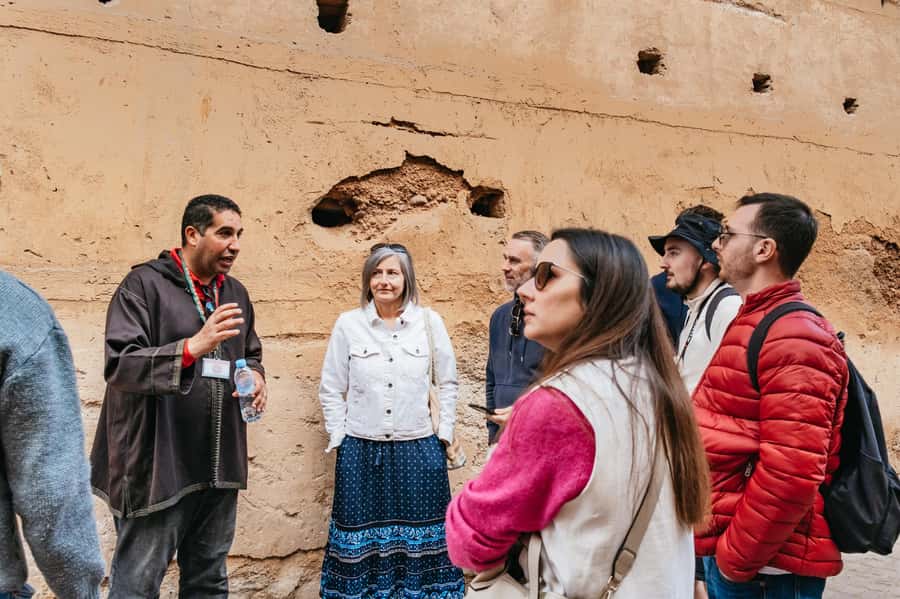 Marrakech: Saadian Tombs & Bahia Palace, Medina Guided Tour - Saadian Tombs: ornate carvings and the practical choice about queues