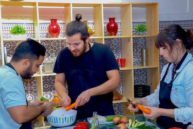 Marrakesh cooking class with chef Hassan - Local dishes - Meeting at the Pharmacy and Finding the Local Market