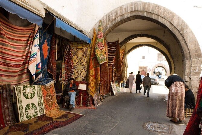 Private Tour of Casablanca with Hassan II Mosque Entry Ticket - United Nations Square and Central Marketplace: two different kinds of real life